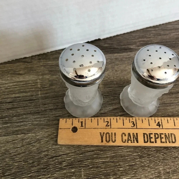 Vtg Three Faces Salt and Pepper Shakers - Picture 7 of 8